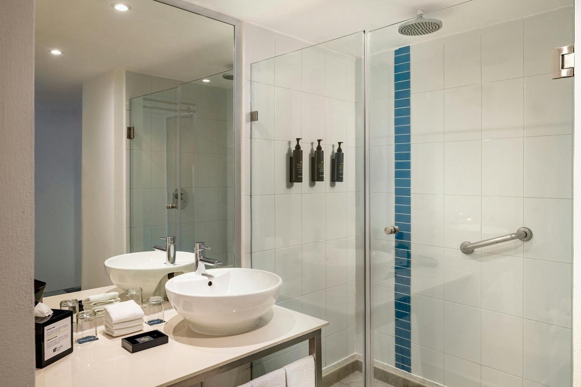 Aloft King Room